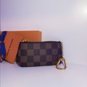 SOLD / Louis Vuitton Key pouch in Damier brown.
